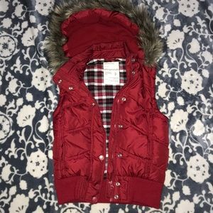 NWOT Puffer vest w/removable hood